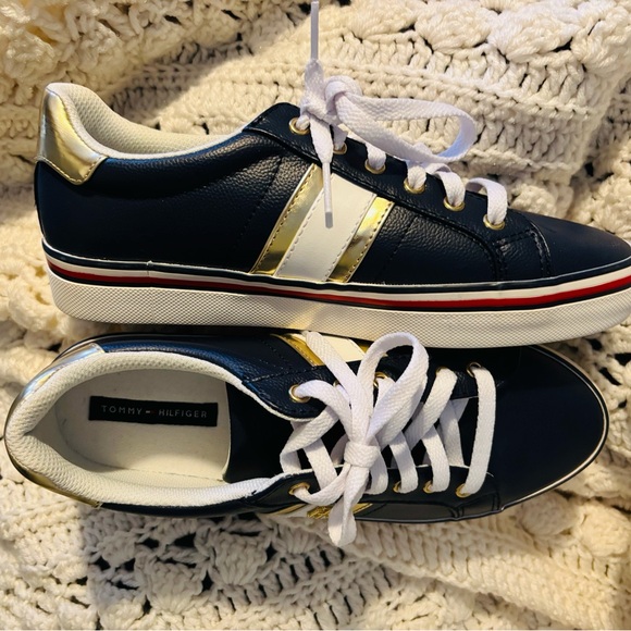 RECENTLY REDUCED: “Sale Priced” Tommy Hilfiger Casual Logo Women’s Sneakers - Picture 7 of 12